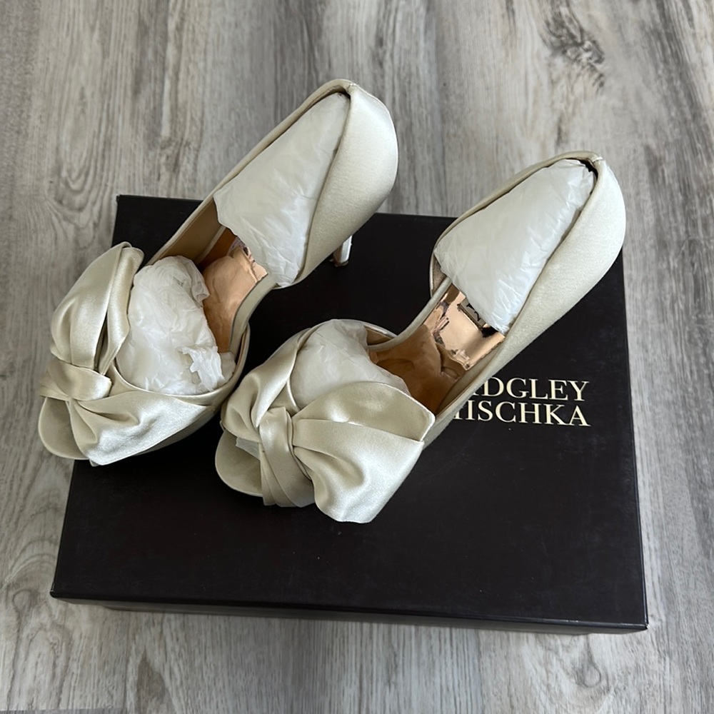 BADGLEY MISCHKA PLATFORM PUMPS